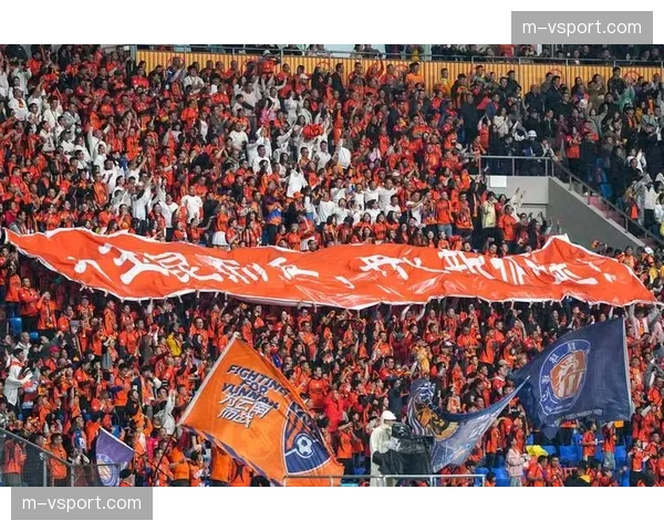 “校园足球记者团”走进中超赛场,体验体育新闻报道